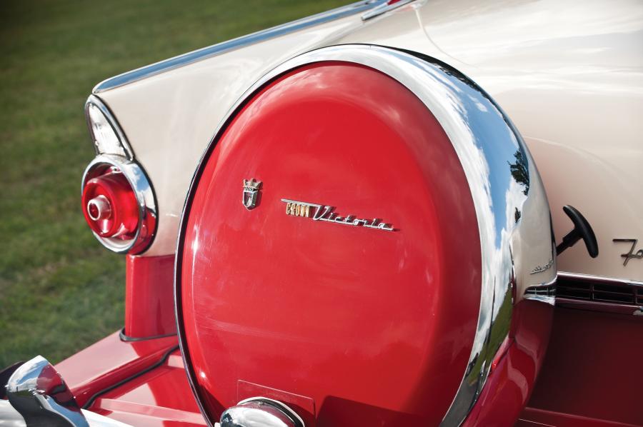  Ford Fairlane Crown Victoria Skyliner 1955 года  (фото 27 из 36)